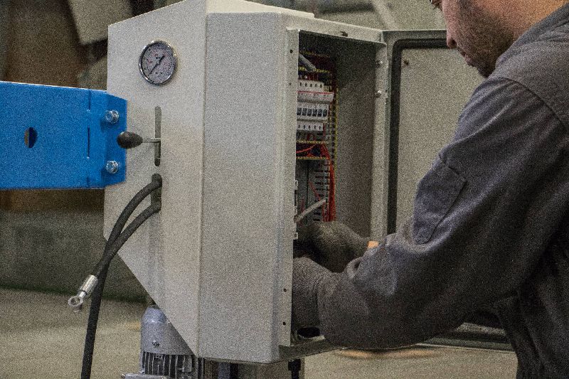 Costruzioni Meccaniche Battellino - Macchine per la lavorazione del vetro