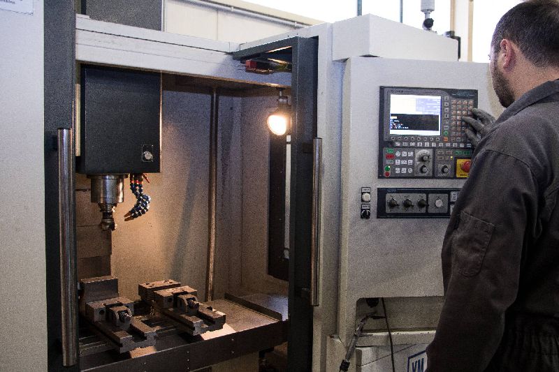 Costruzioni Meccaniche Battellino - Macchine per la lavorazione del vetro