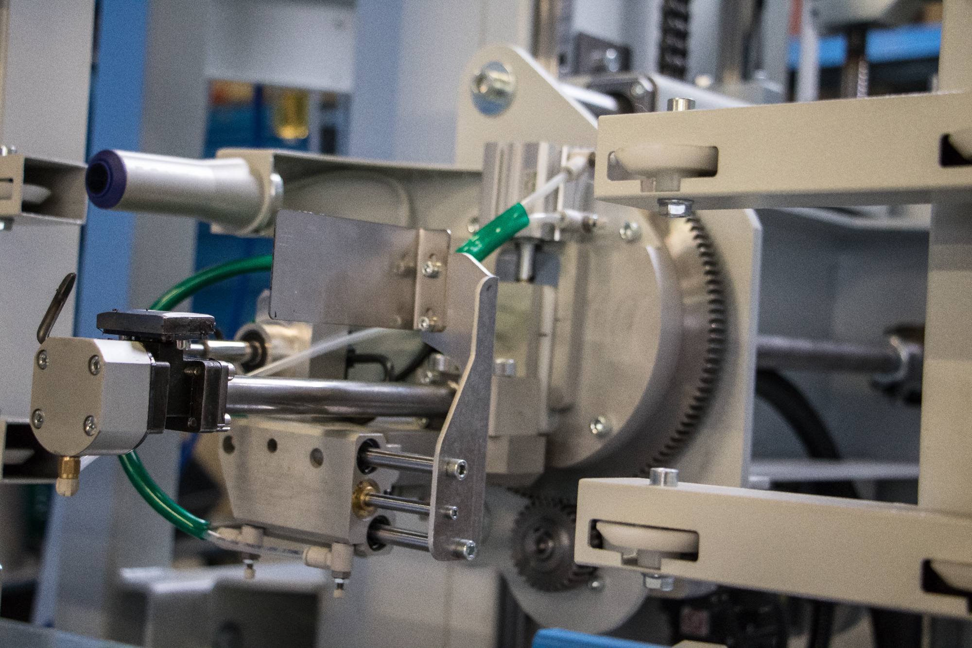 Costruzioni Meccaniche Battellino - Macchine per la lavorazione del vetro