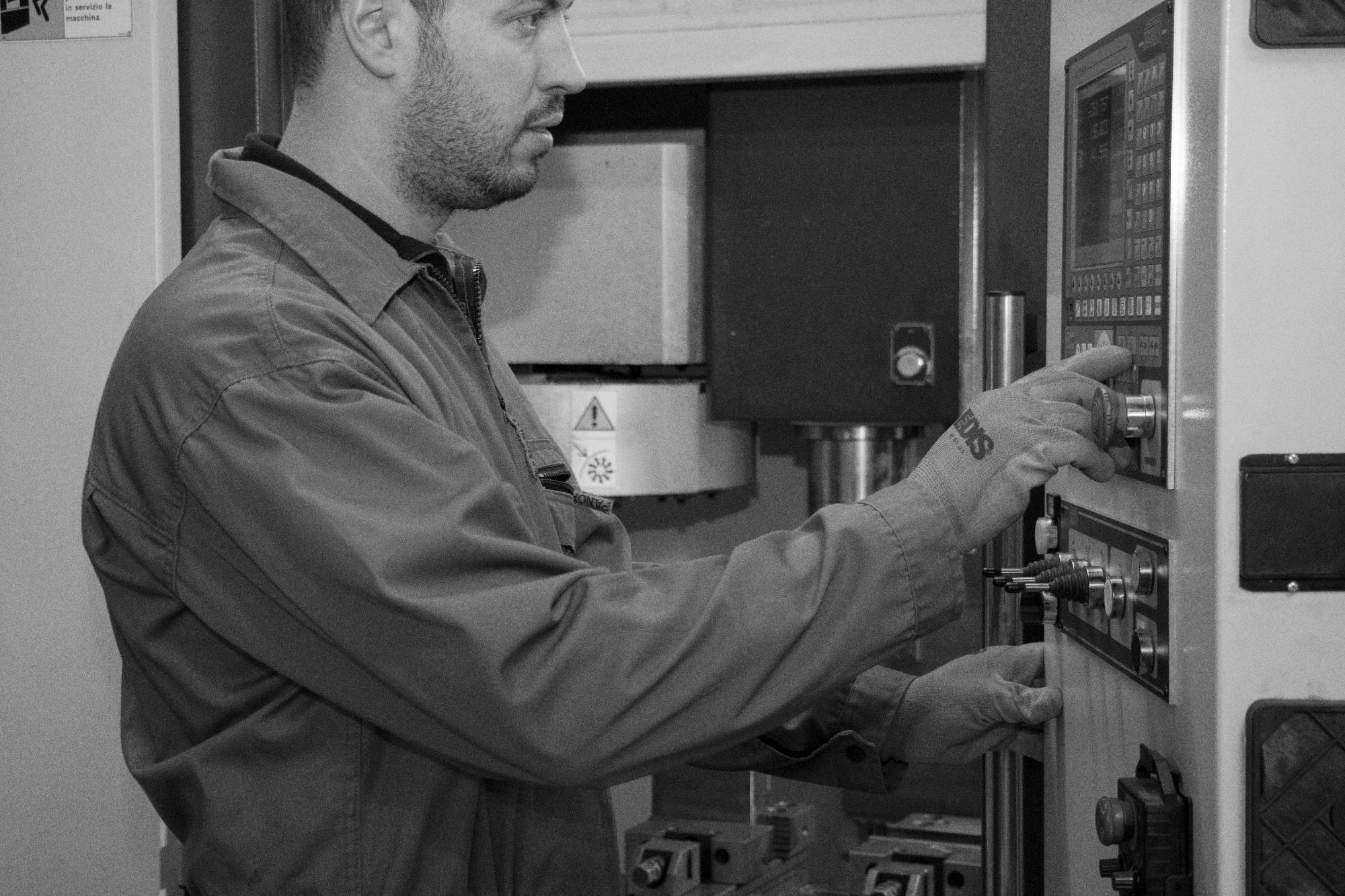 Costruzioni Meccaniche Battellino - Macchine per la lavorazione del vetro